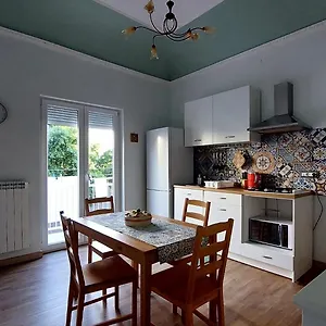 https://elenahouse-alla-kalsa.palermohotels.org