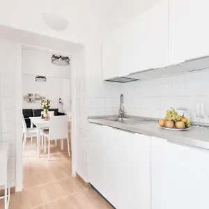 https://white-chic-flats-coliseum.it-romehotels.com