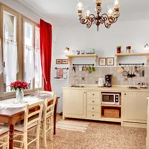 https://ca-badoer-frari.hotelslidodijesolo.com